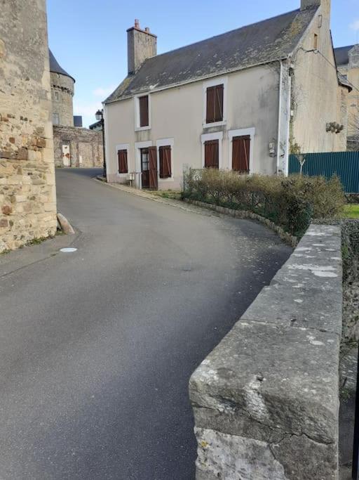 Sillé-le-Guillaume Charming Detached 2 Bedroom Ancient House In Medieval Quarter Of A Small Town In The Pays De La Loire, France מראה חיצוני תמונה