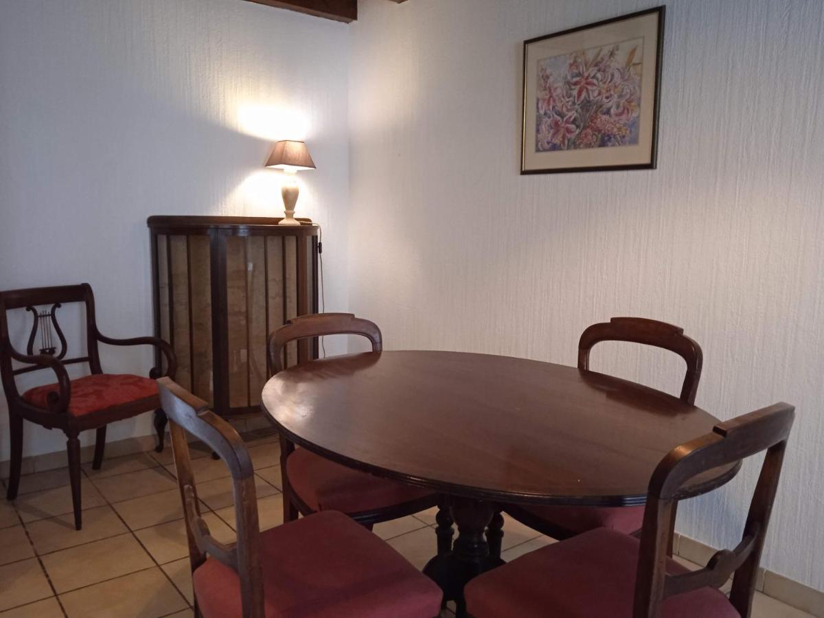 Sillé-le-Guillaume Charming Detached 2 Bedroom Ancient House In Medieval Quarter Of A Small Town In The Pays De La Loire, France מראה חיצוני תמונה
