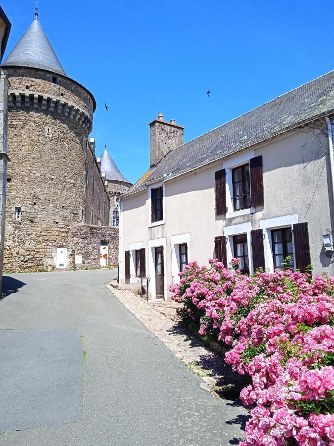 Sillé-le-Guillaume Charming Detached 2 Bedroom Ancient House In Medieval Quarter Of A Small Town In The Pays De La Loire, France מראה חיצוני תמונה